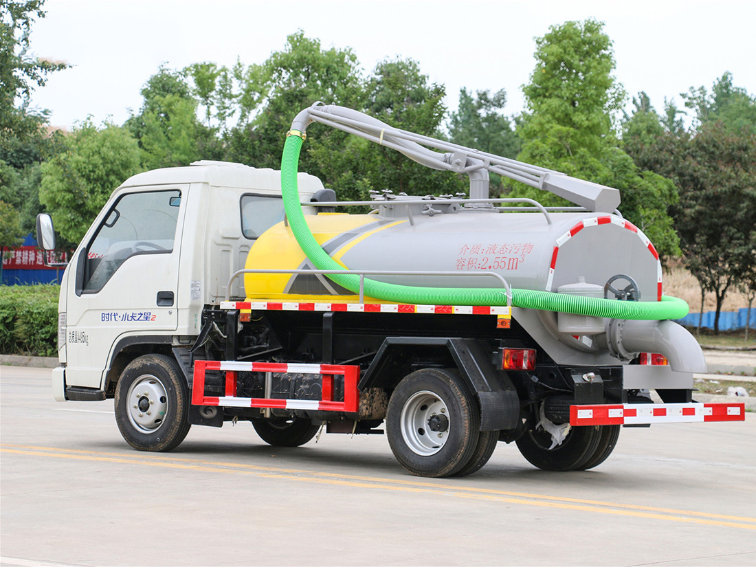 福田小卡之星3噸吸糞車(chē)
